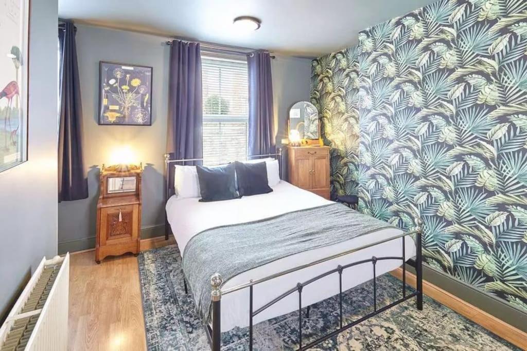 Apartment House 3 Bedroomed House *