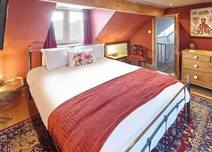 May House 3 Bedroomed House Whitby