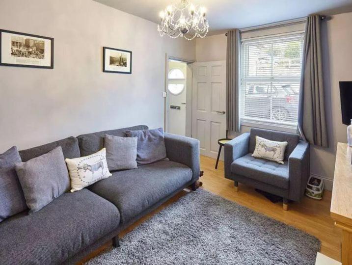 Apartment House 3 Bedroomed House *