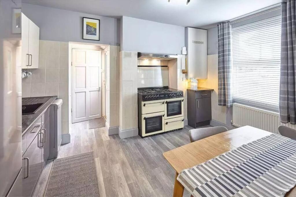 Apartment House 3 Bedroomed House Whitby